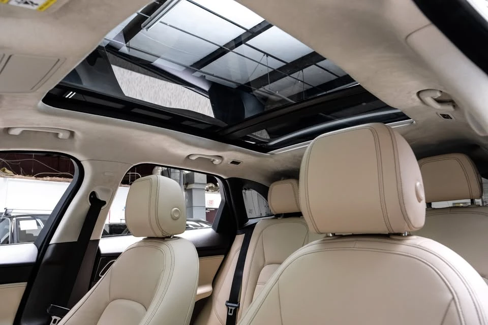 2020 Jaguar F-Pace - Image 5 of 19