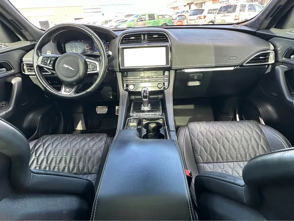 2020 Jaguar F-Pace - Image 14 of 20