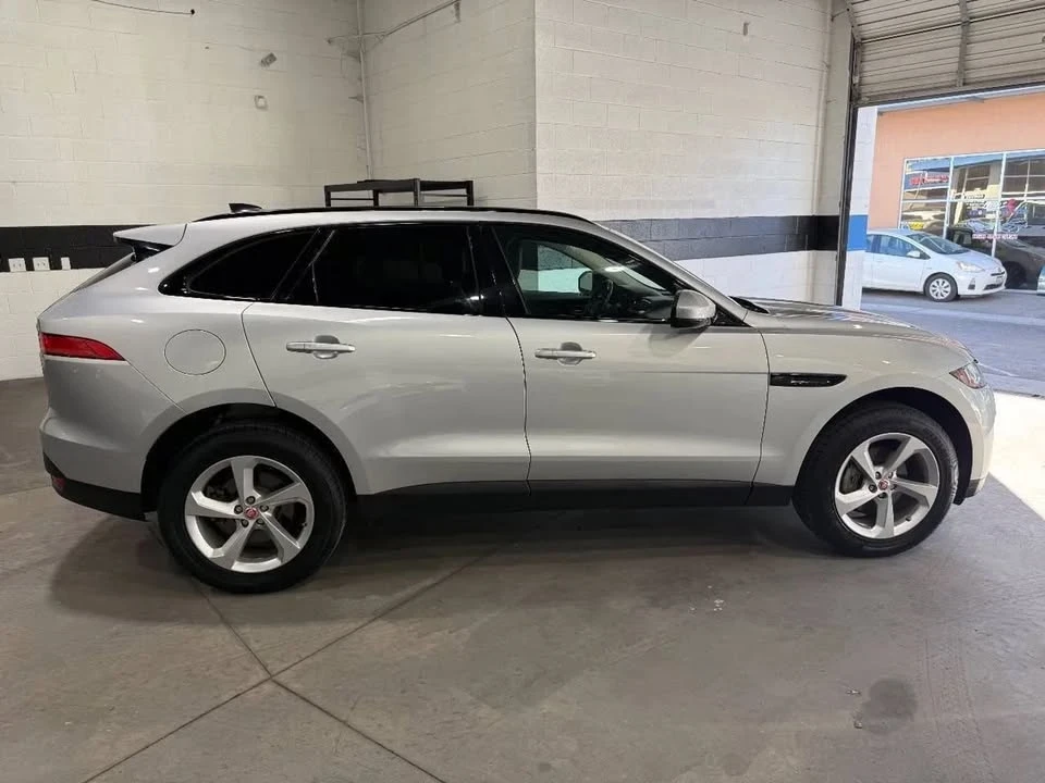 2020 Jaguar F-Pace - Image 7 of 19