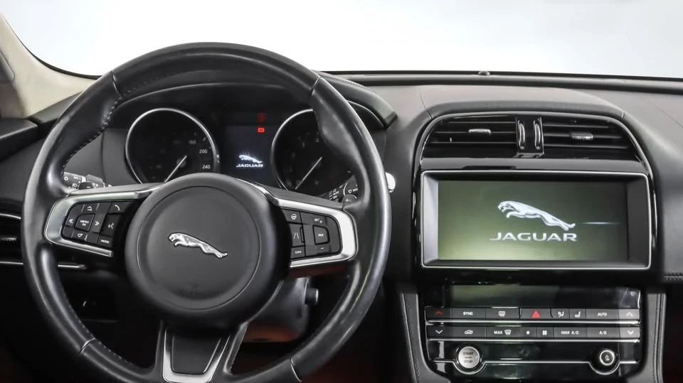 2020 Jaguar F-Pace - Image 12 of 20