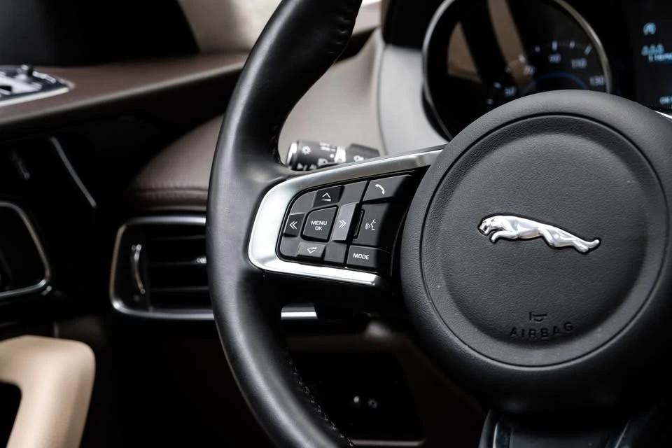 2020 Jaguar F-Pace - Image 18 of 19