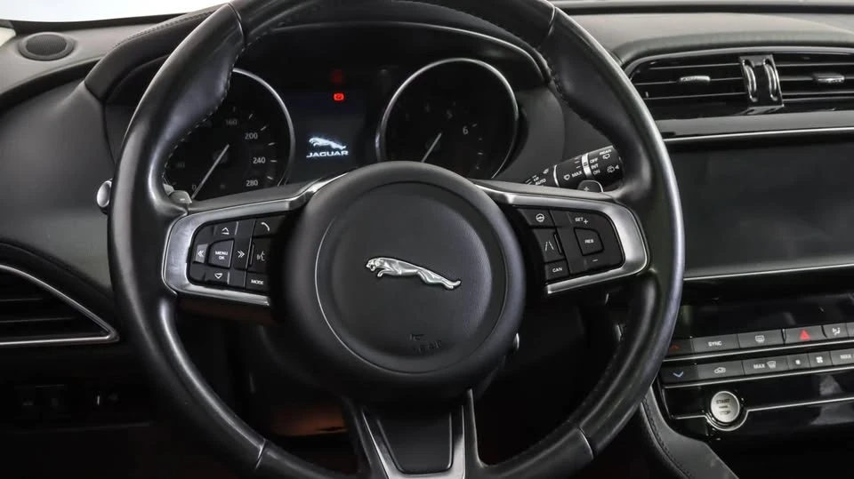 2020 Jaguar F-Pace - Image 16 of 20