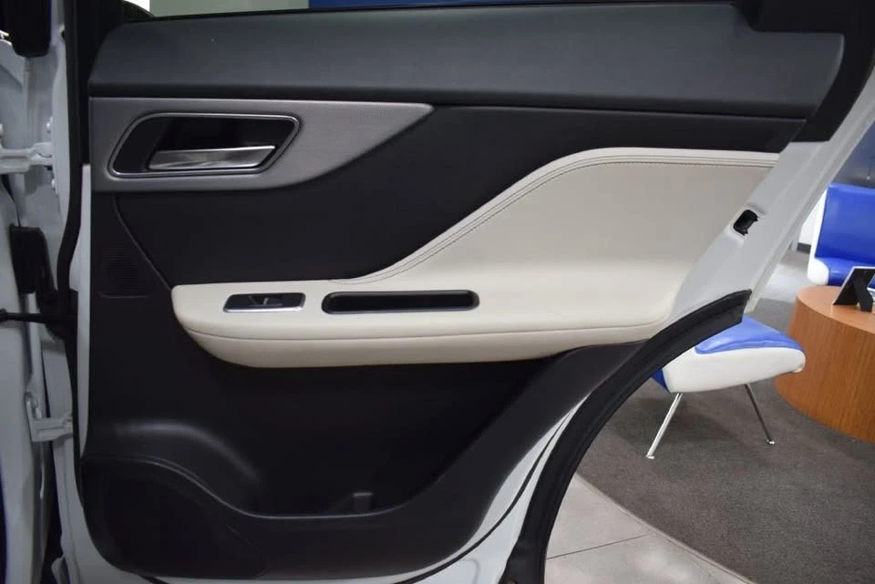 2020 Jaguar F-Pace - Image 17 of 20