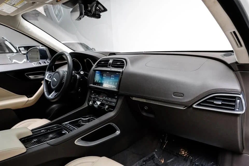2020 Jaguar F-Pace - Image 14 of 19