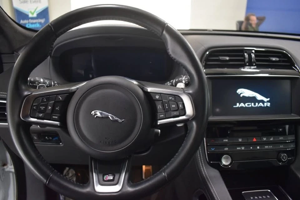 2020 Jaguar F-Pace - Image 9 of 20