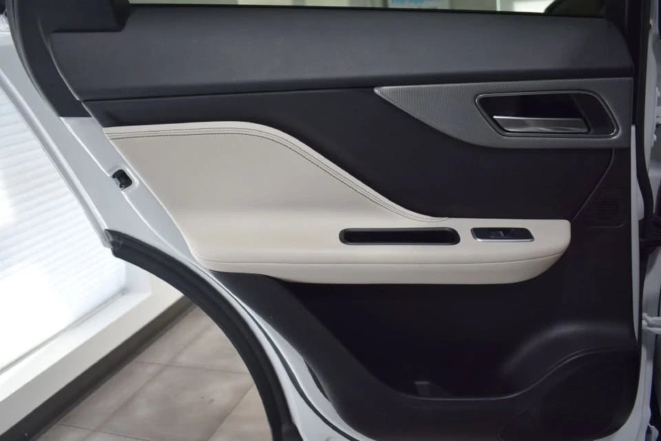2020 Jaguar F-Pace - Image 12 of 20