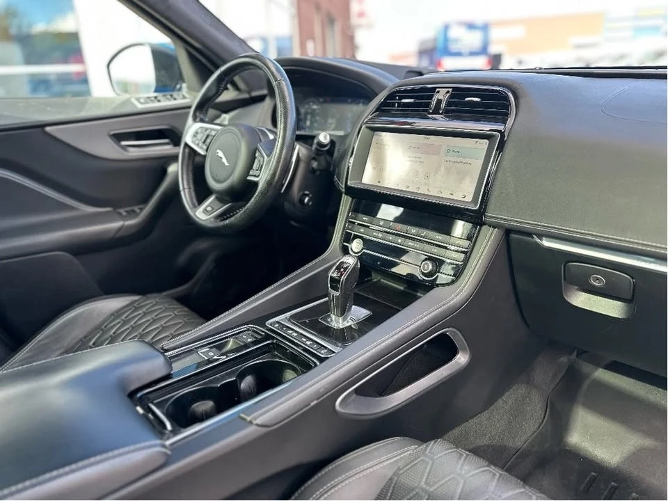 2020 Jaguar F-Pace - Image 17 of 18