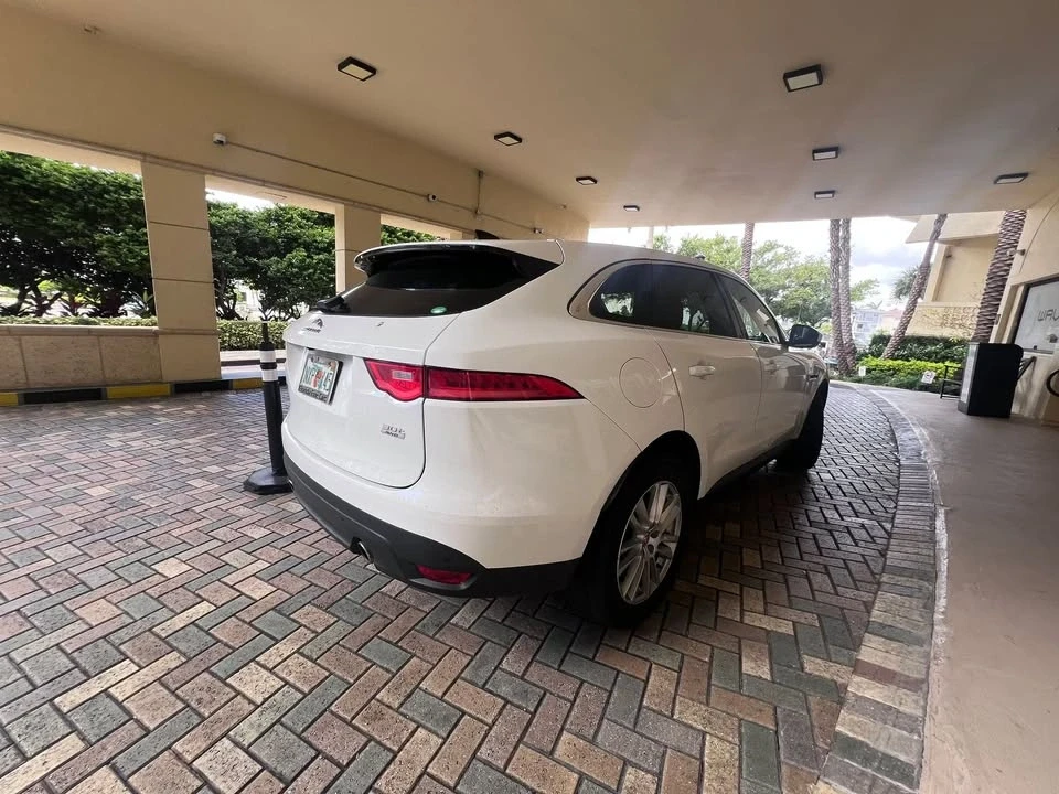 2020 Jaguar F-Pace - Image 6 of 7
