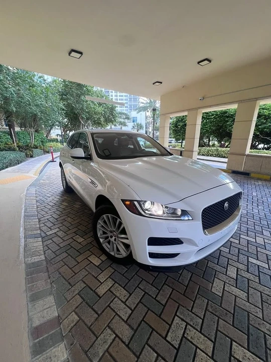 2020 Jaguar F-Pace - Image 4 of 7