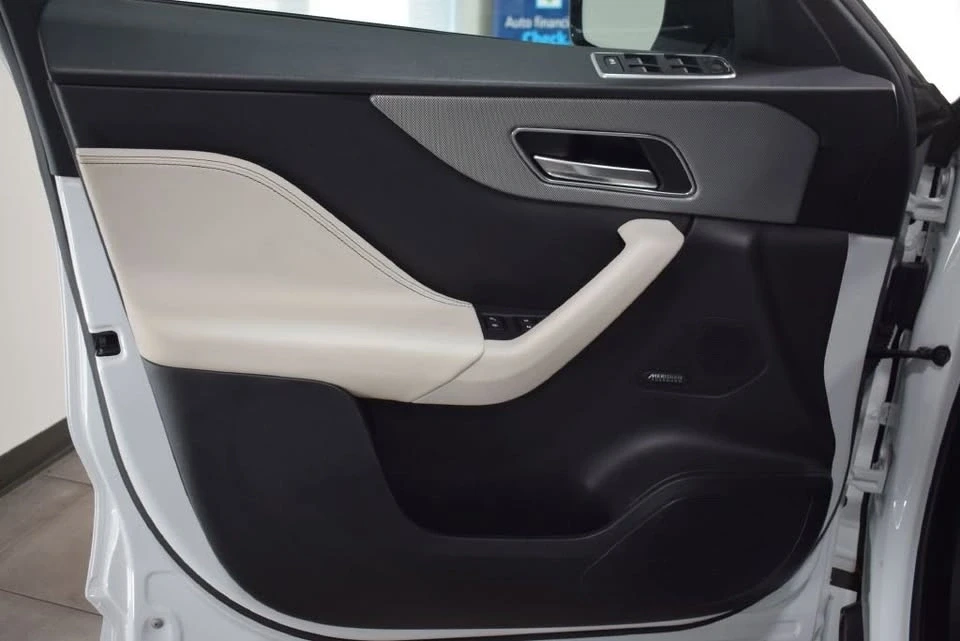 2020 Jaguar F-Pace - Image 7 of 20