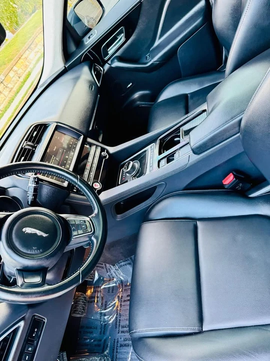2020 Jaguar F-Pace - Image 12 of 19