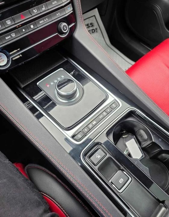 2020 Jaguar F-Pace - Image 5 of 8
