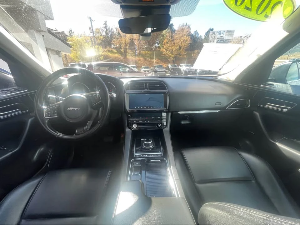 2020 Jaguar F-Pace - Image 9 of 13