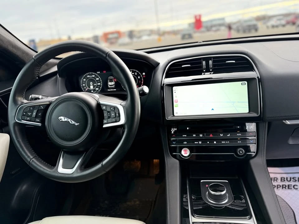 2020 Jaguar F-Pace - Image 14 of 17