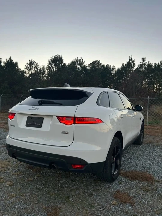2020 Jaguar F-Pace - Image 5 of 12
