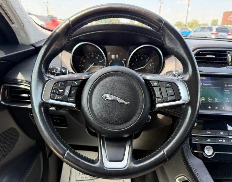 2020 Jaguar F-Pace - Image 9 of 12