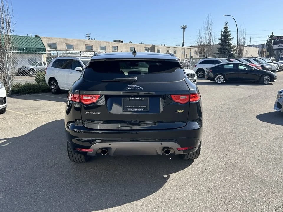 2020 Jaguar F-Pace - Image 15 of 20
