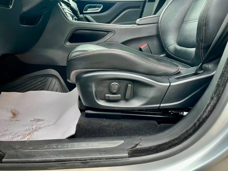2020 Jaguar F-Pace - Image 7 of 15