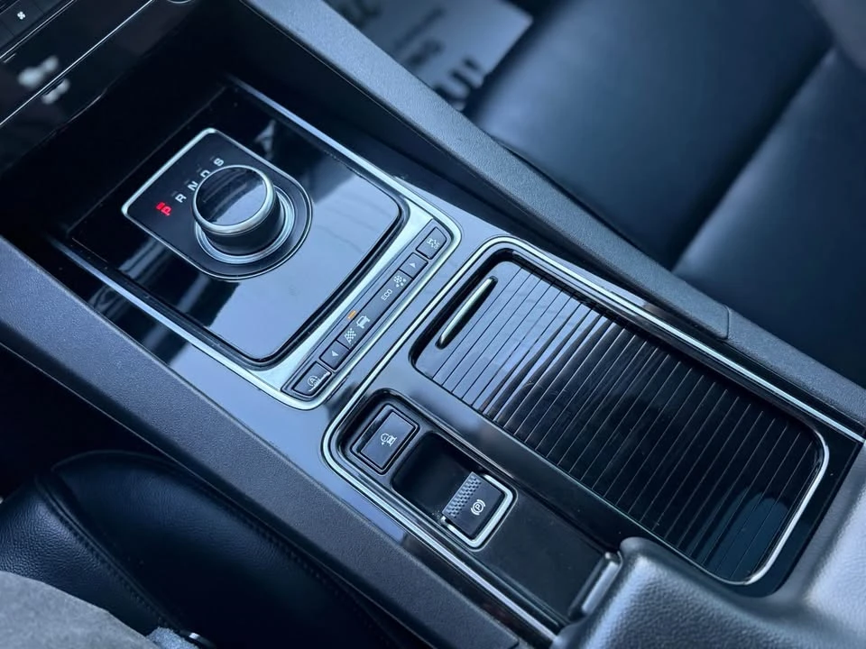 2020 Jaguar F-Pace - Image 14 of 15