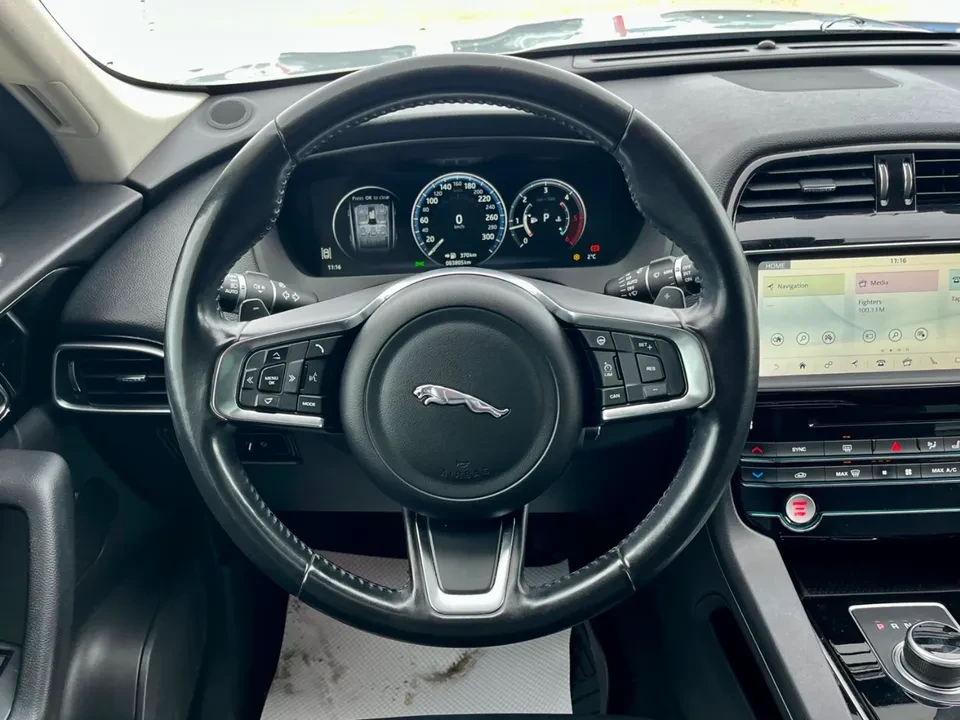 2020 Jaguar F-Pace - Image 9 of 15