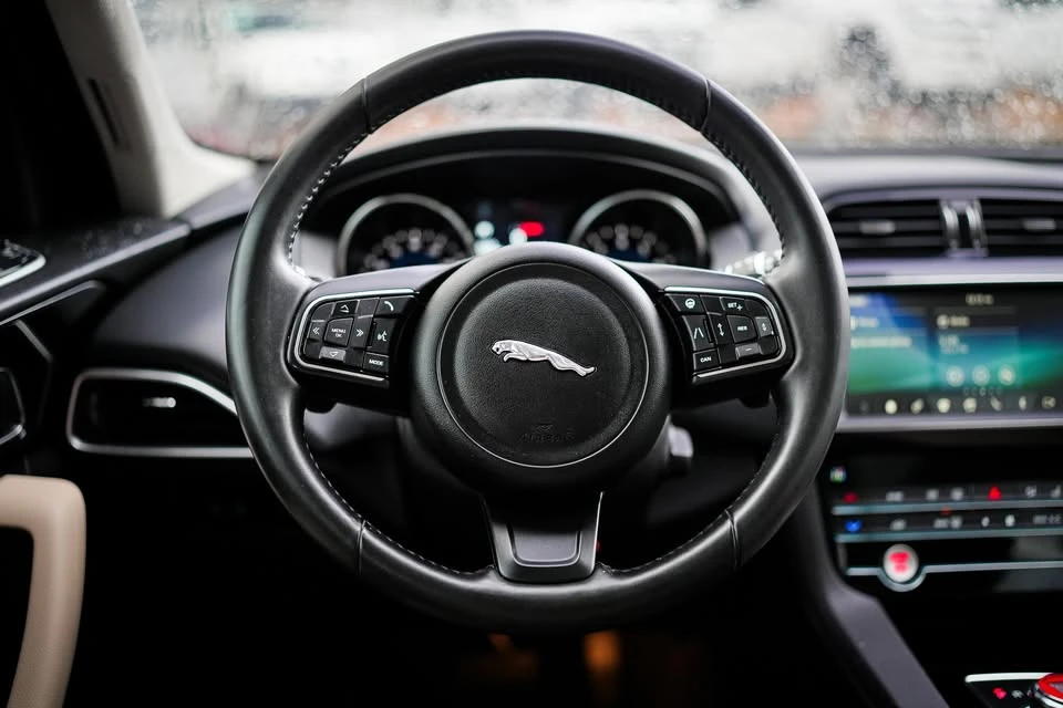 2020 Jaguar F-Pace - Image 18 of 20