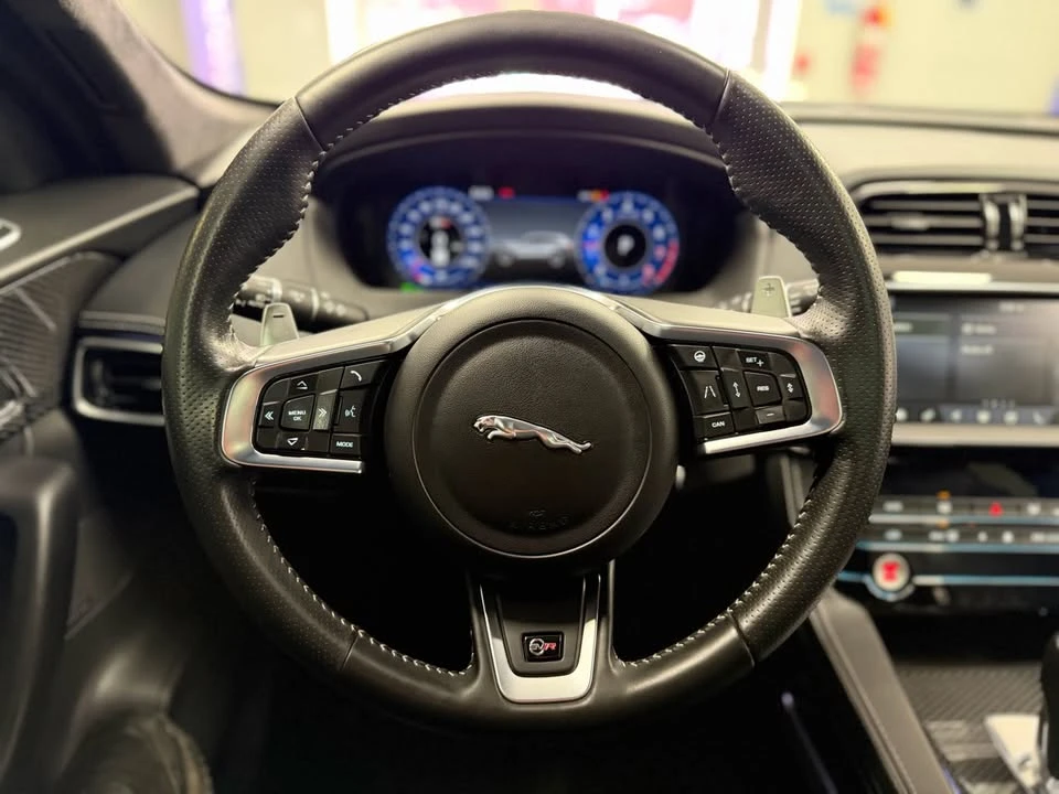 2020 Jaguar F-Pace - Image 15 of 18