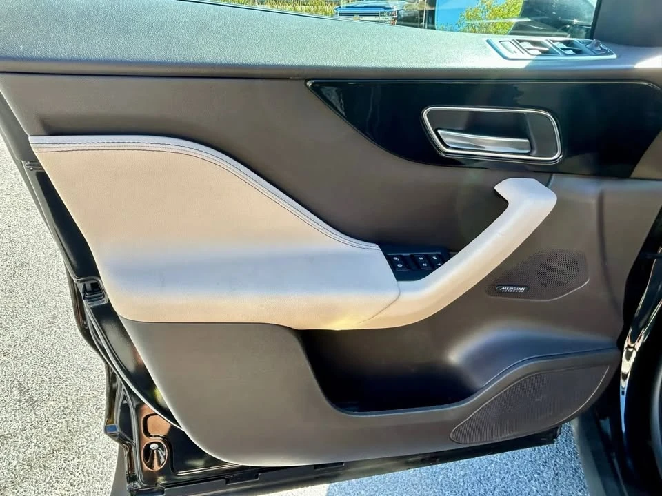 2020 Jaguar F-Pace - Image 13 of 20