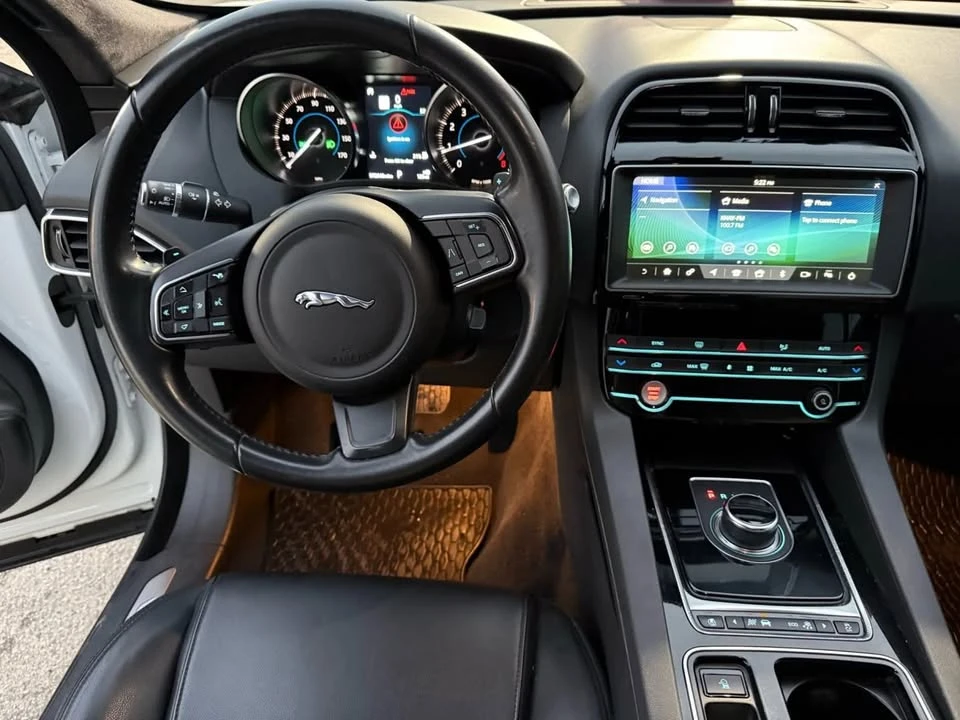 2020 Jaguar F-Pace - Image 5 of 7
