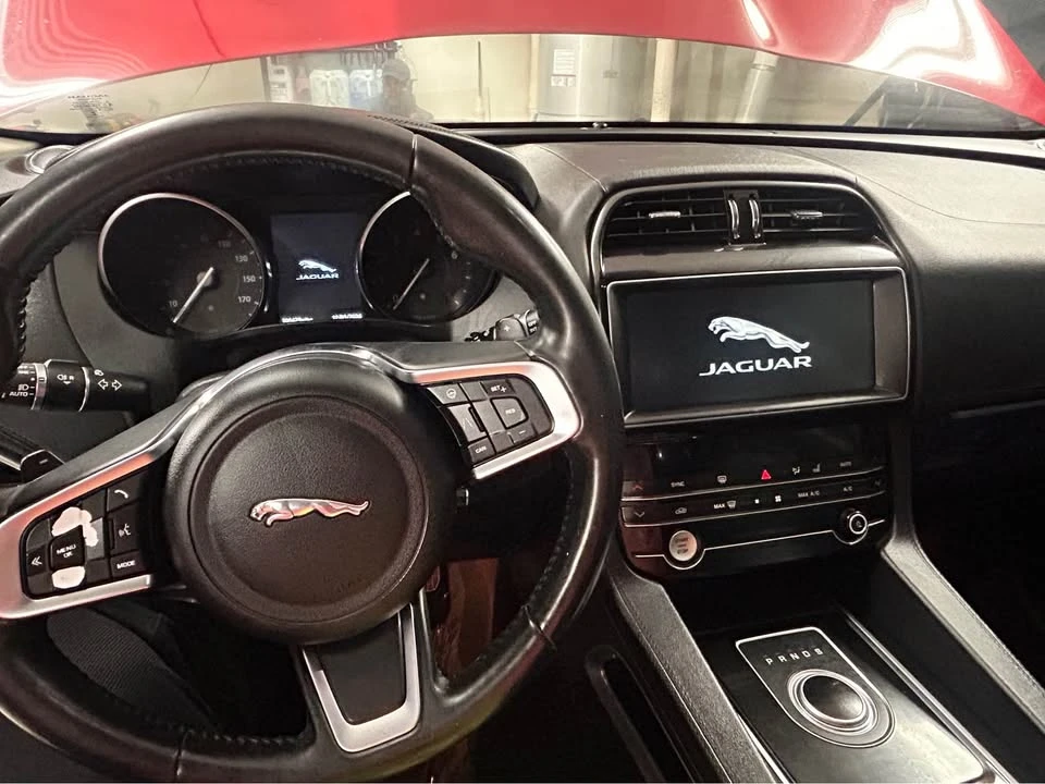 2020 Jaguar F-Pace - Image 6 of 11