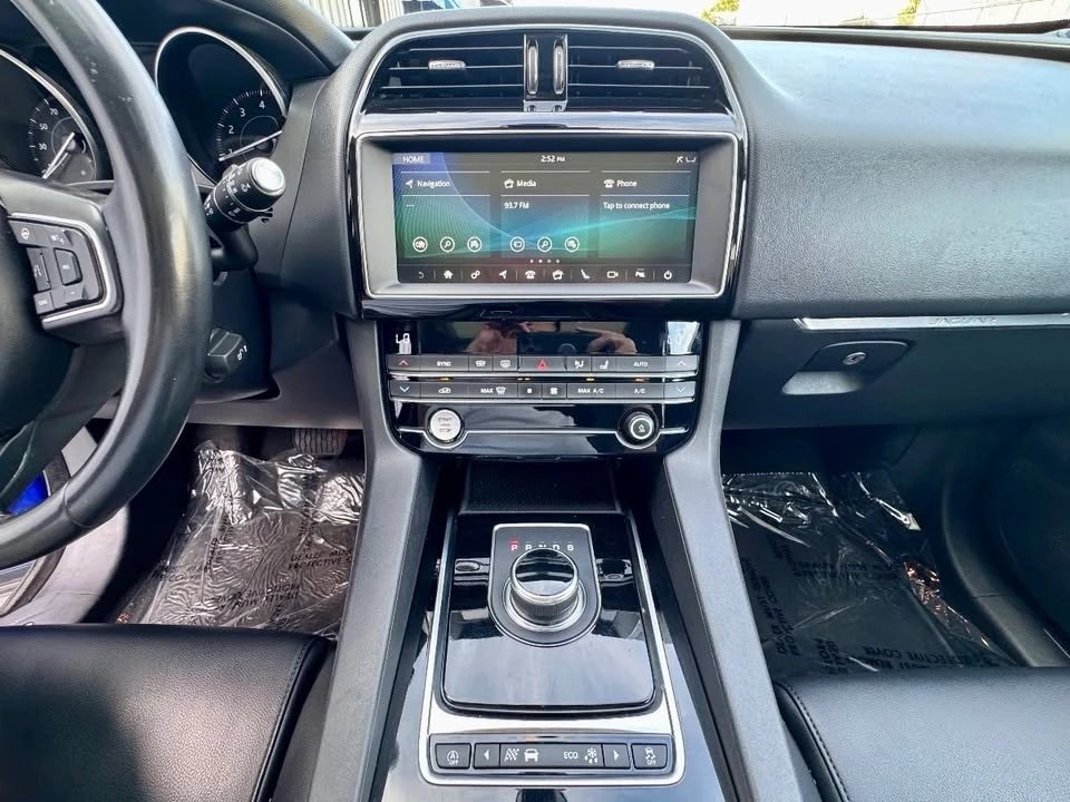 2020 Jaguar F-Pace - Image 16 of 19