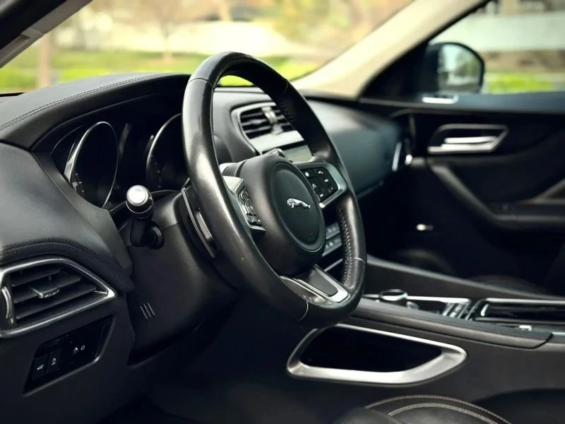 2020 Jaguar F-Pace - Image 5 of 20