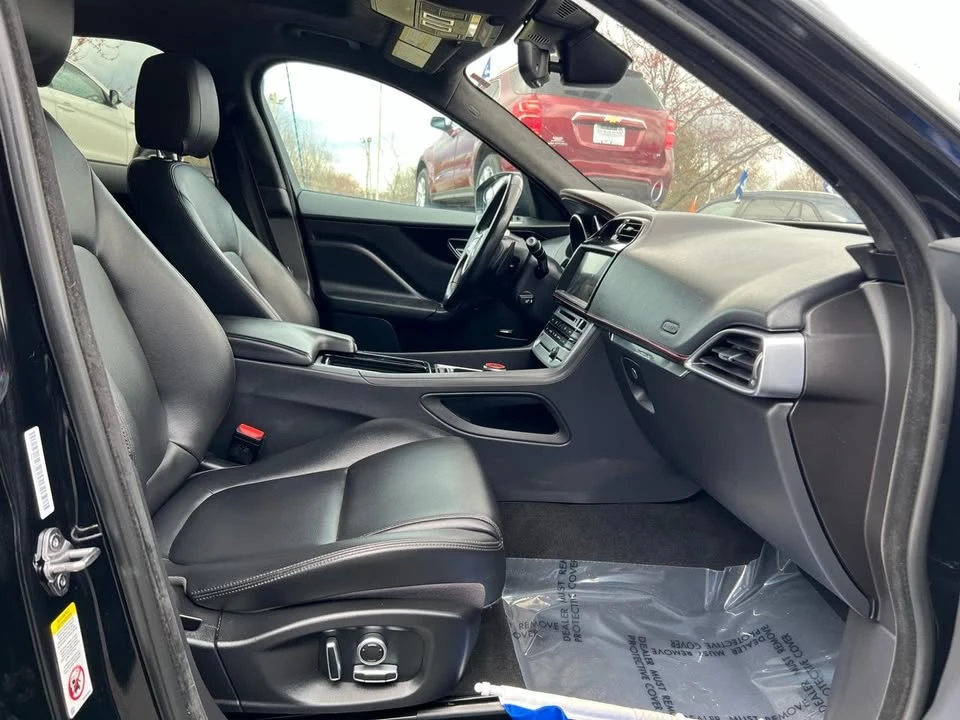 2020 Jaguar F-Pace - Image 16 of 20
