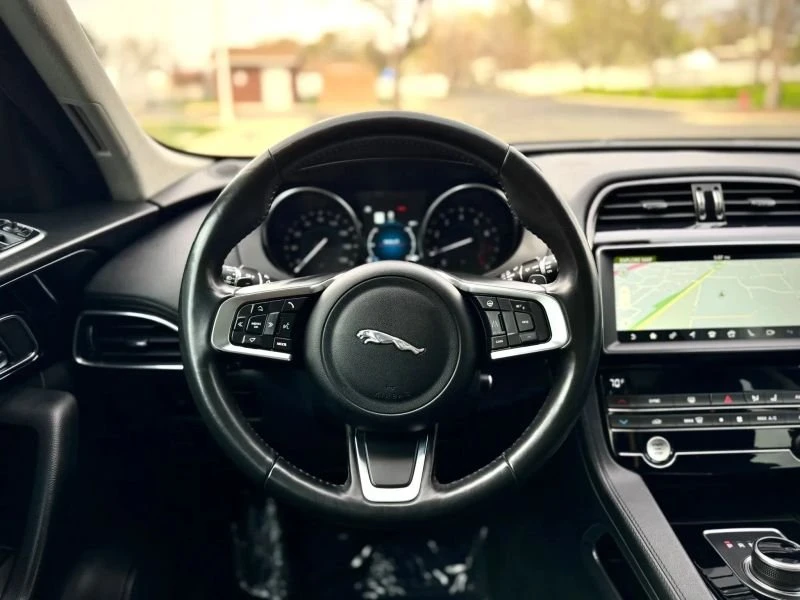 2020 Jaguar F-Pace - Image 7 of 20