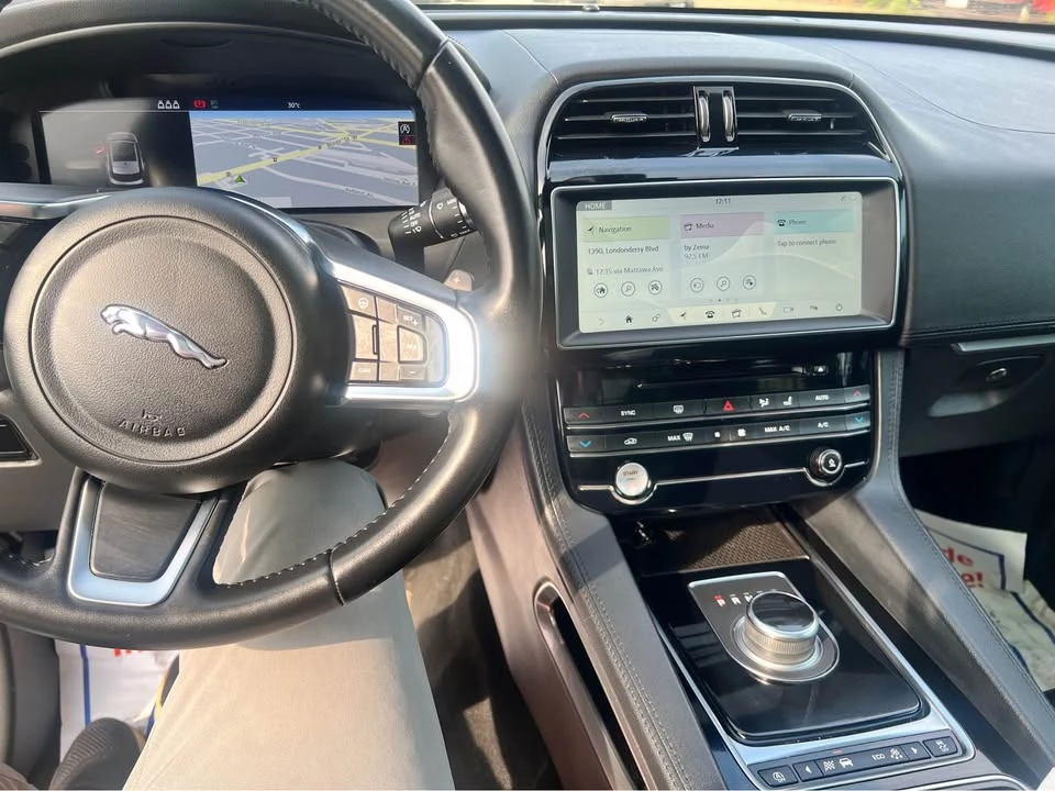 2020 Jaguar F-Pace - Image 10 of 15