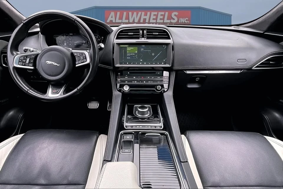 2020 Jaguar F-Pace - Image 14 of 20