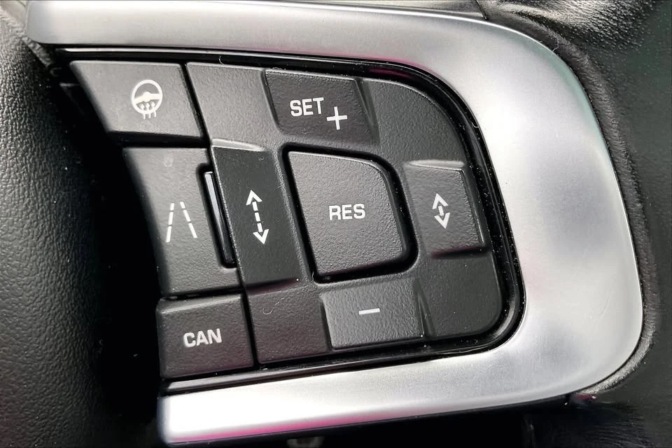 2020 Jaguar F-Pace - Image 17 of 20