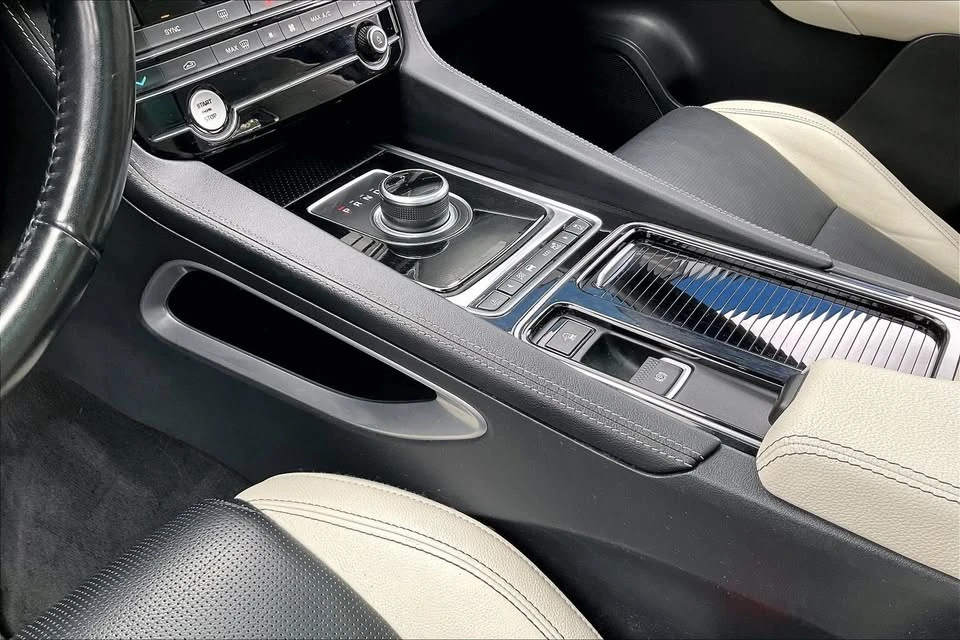 2020 Jaguar F-Pace - Image 13 of 20
