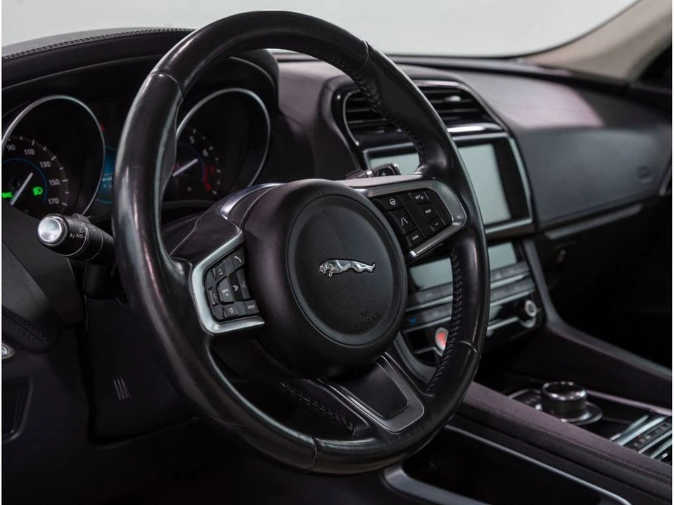 2020 Jaguar F-Pace - Image 13 of 21