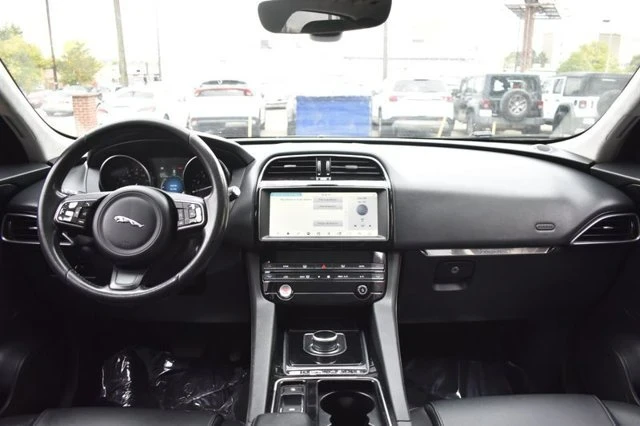 2020 Jaguar F-Pace - Image 10 of 20