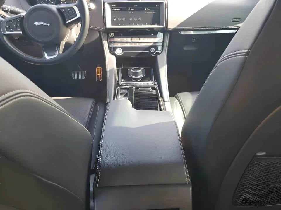 2020 Jaguar F-Pace - Image 13 of 18
