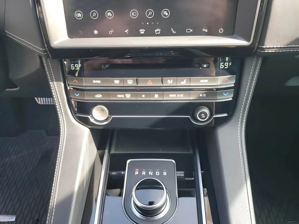 2020 Jaguar F-Pace - Image 15 of 18