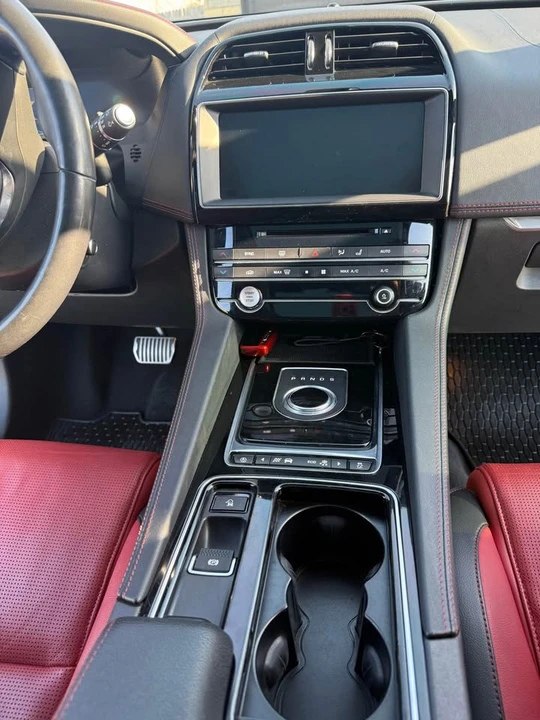 2020 Jaguar F-Pace - Image 13 of 14
