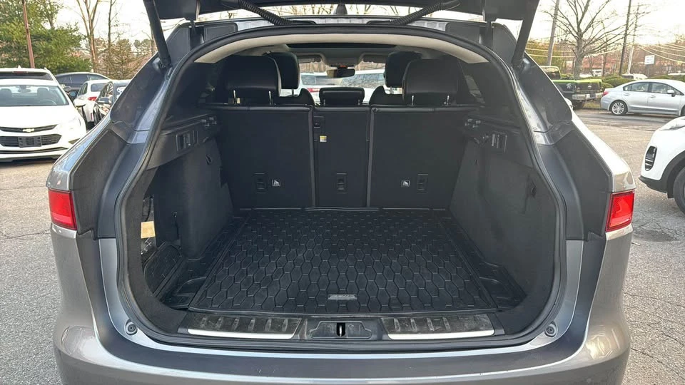 2020 Jaguar F-Pace - Image 15 of 20