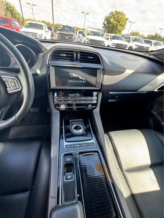 2020 Jaguar F-Pace - Image 11 of 12