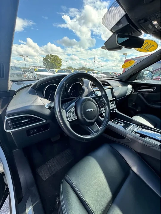 2020 Jaguar F-Pace - Image 9 of 12