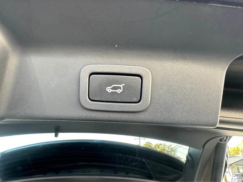 2020 Jaguar F-Pace - Image 9 of 20