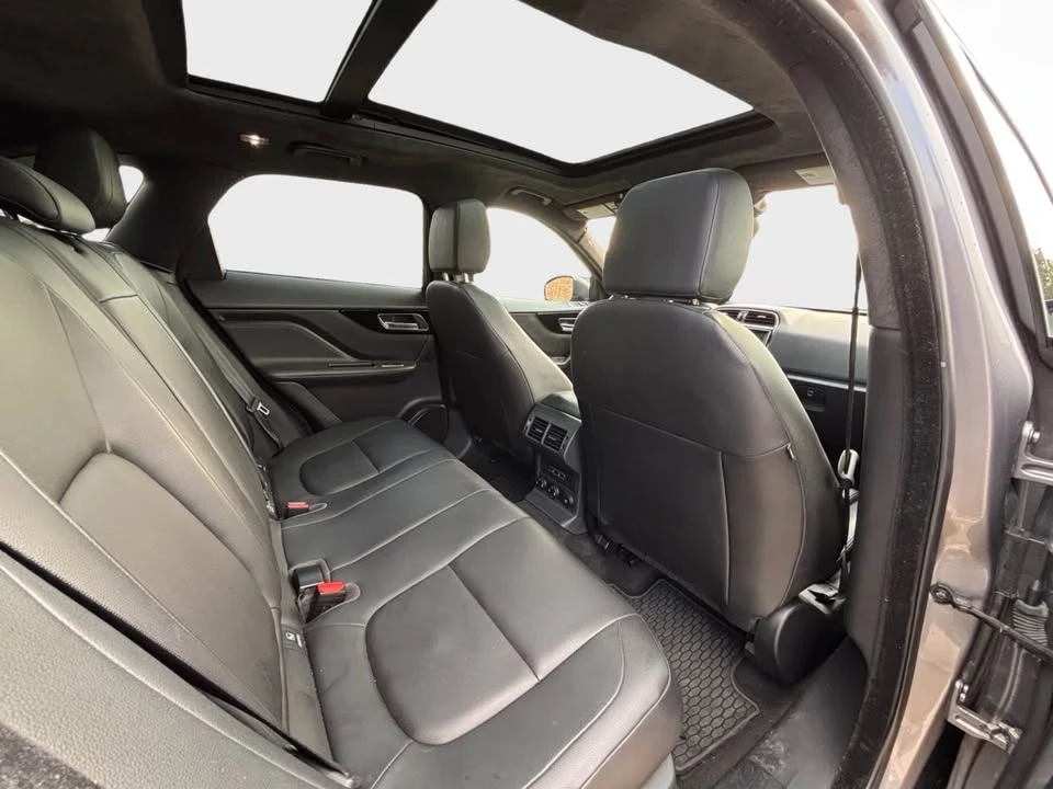 2020 Jaguar F-Pace - Image 14 of 17