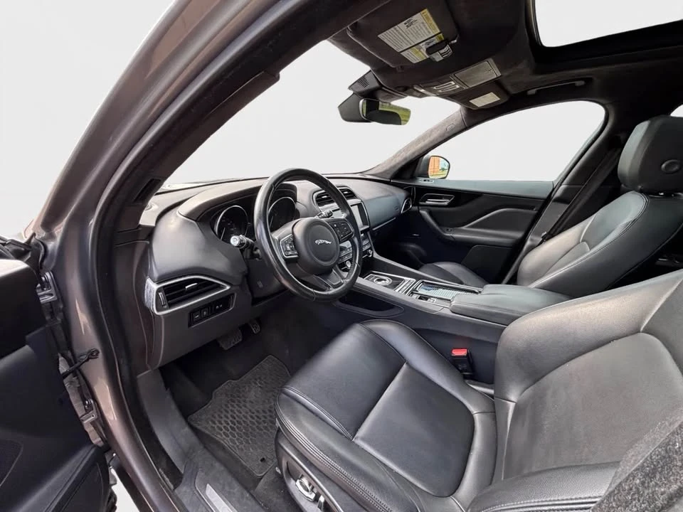 2020 Jaguar F-Pace - Image 10 of 17