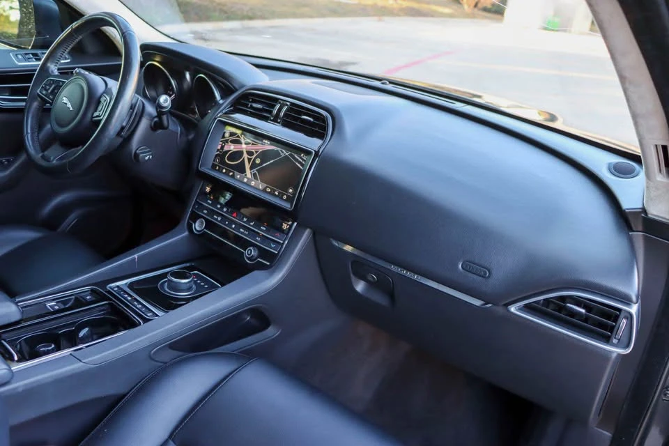 2020 Jaguar F-Pace - Image 10 of 11