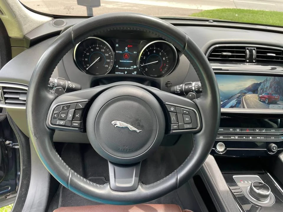 2020 Jaguar F-Pace - Image 8 of 10